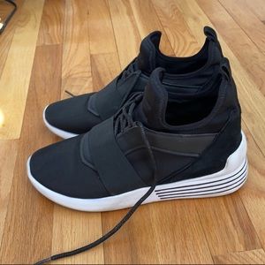 Kendall + Kylie Braydin Sneakers size 8.5